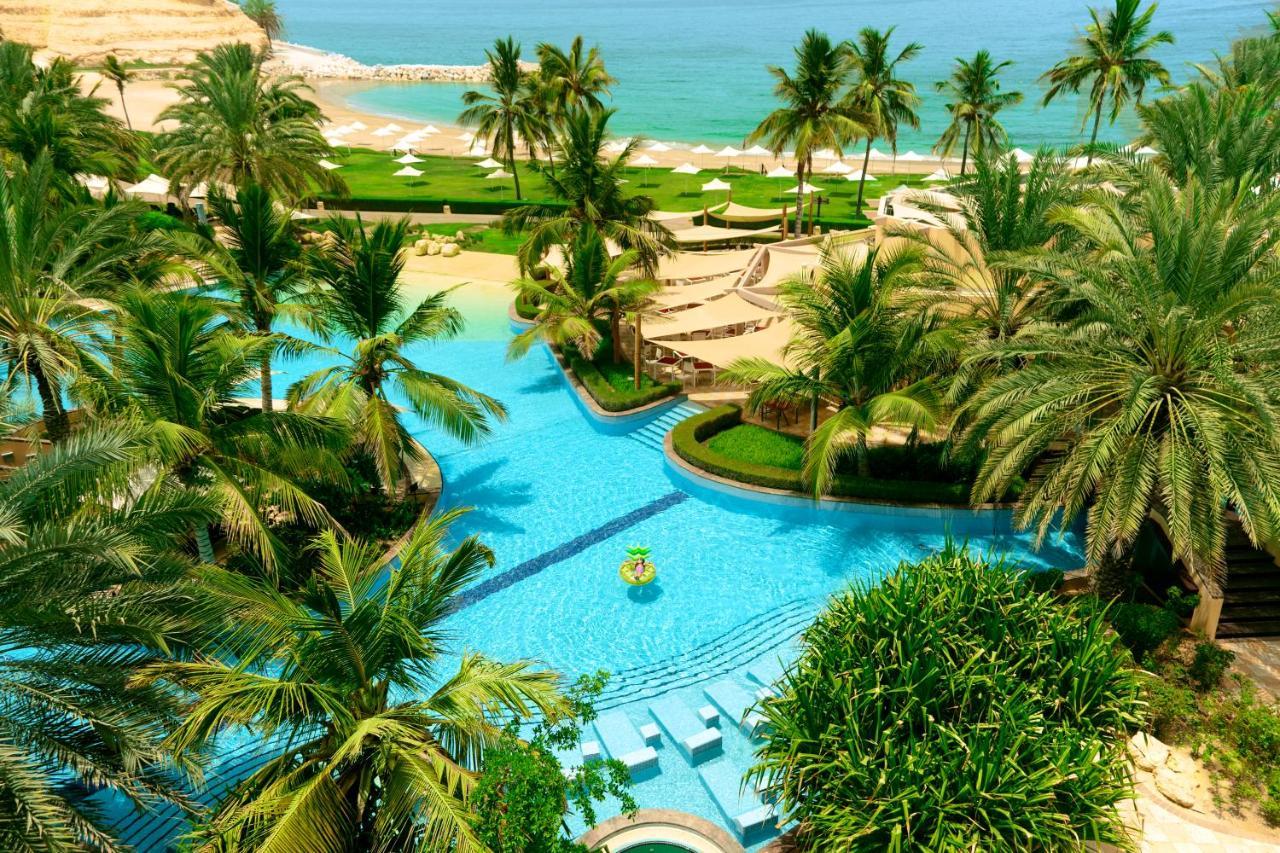 Shangri-La Barr Al Jissah, Muscat Exterior photo The pool at the Jumeirah Beach Hotel