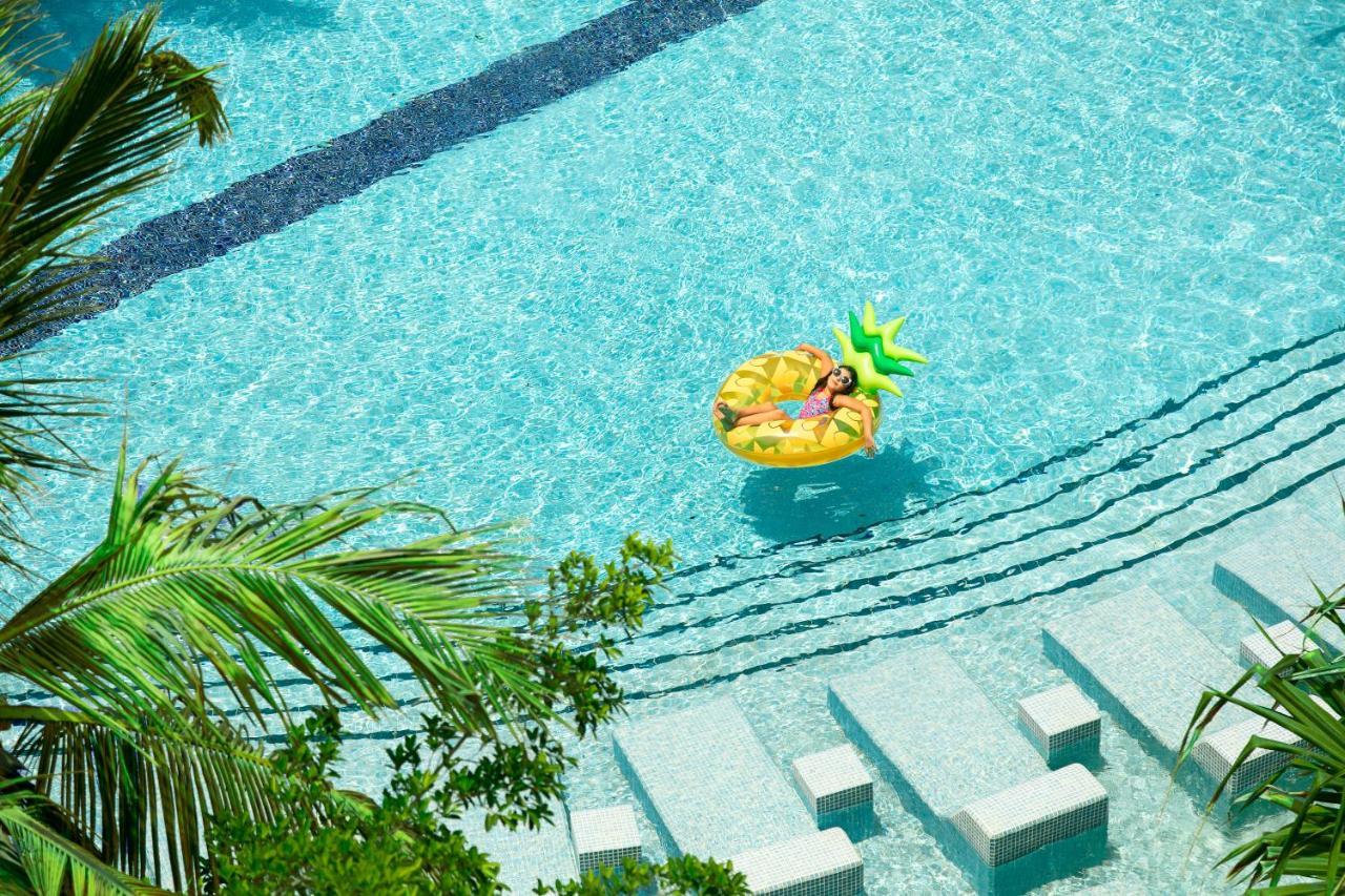 Shangri-La Barr Al Jissah, Muscat Exterior photo A pineapple float