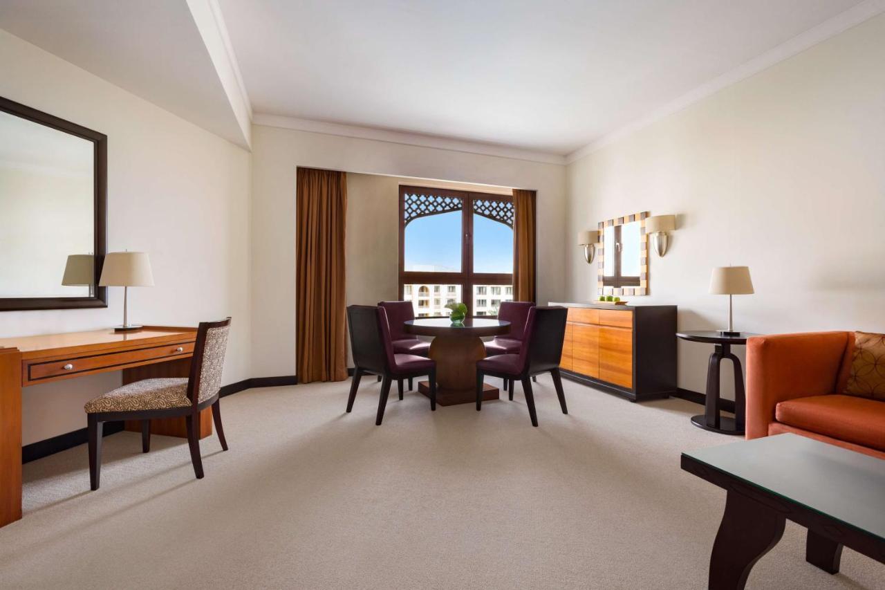 Shangri-La Barr Al Jissah, Muscat Exterior photo A suite at the Jumeirah Emirates Towers Hotel