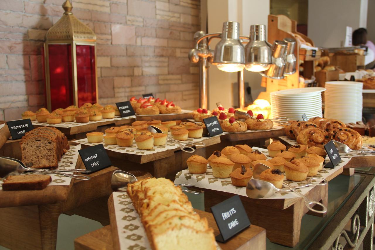 Shangri-La Barr Al Jissah, Muscat Exterior photo A buffet of cakes