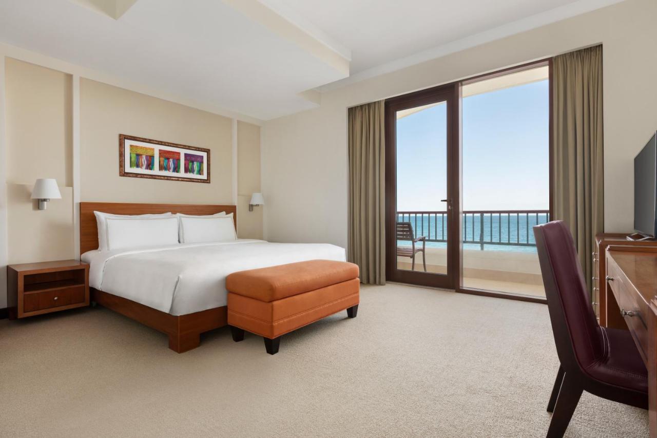 Shangri-La Barr Al Jissah, Muscat Exterior photo A guest room at the Hilton San Diego Bayfront
