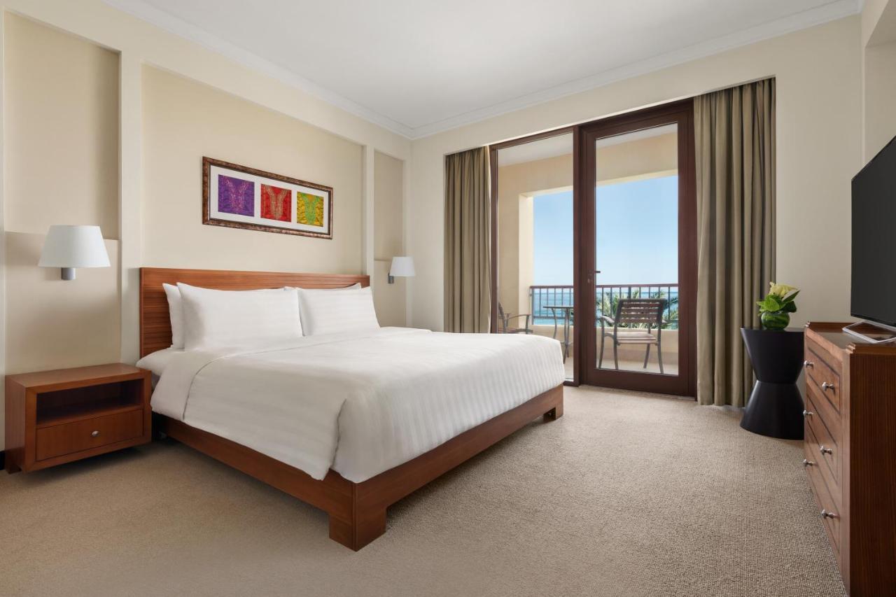 Shangri-La Barr Al Jissah, Muscat Exterior photo A bedroom at the Hilton San Diego Bayfront
