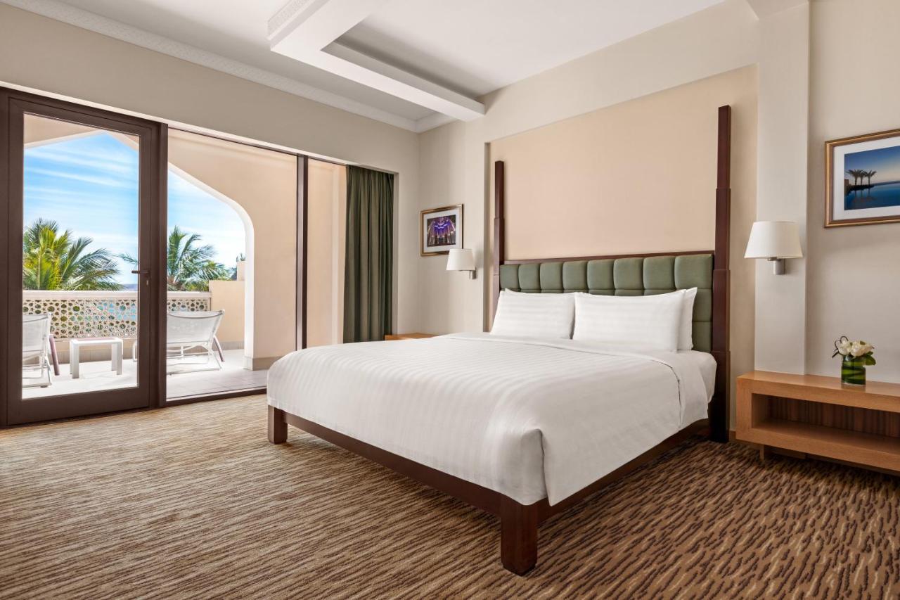 Shangri-La Barr Al Jissah, Muscat Exterior photo A bedroom at the Hilton Maldives Iru Veli