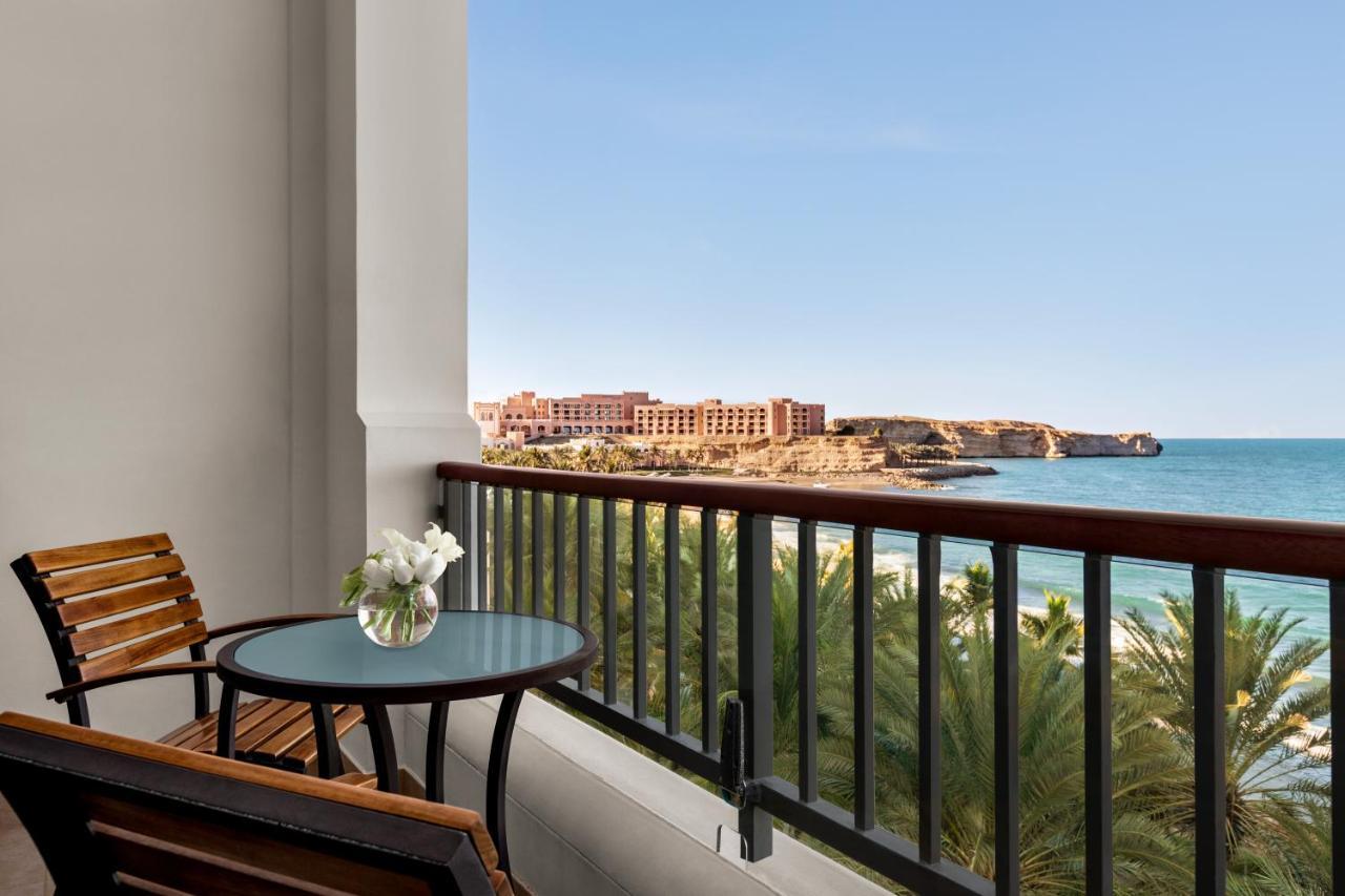 Shangri-La Barr Al Jissah, Muscat Exterior photo A balcony at the Hilton Sharm El Sheikh Resort